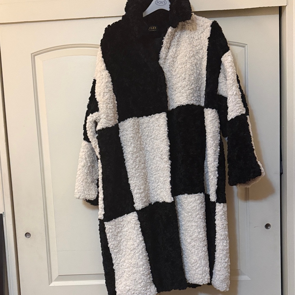 Oversized Checkerboard Faux-Shearling Teddy Coat - Black & White